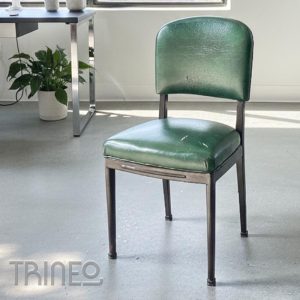 SILLA CUERO VERDE (DETALLE EN CUERO)