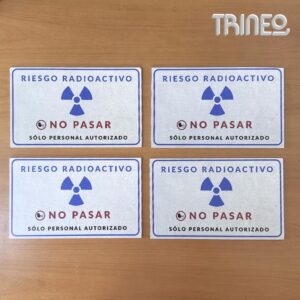 CARTELES RIESGO RADIOACTIVO (25cm X 15CM) TENEMOS 4